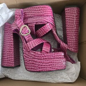 NWT Daisy Street Platforms